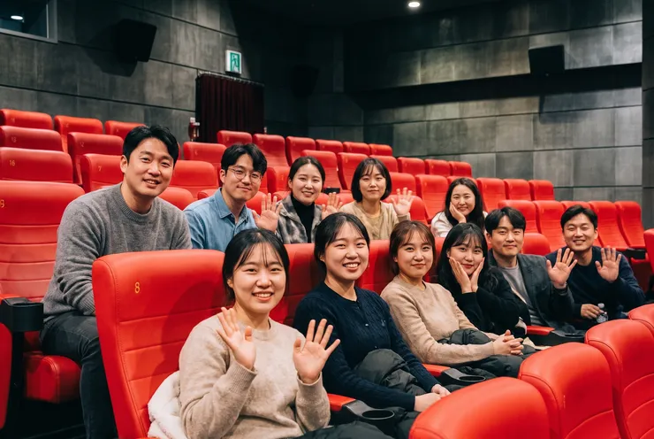 정회원과 수강생이 함께한 영화 관람 행사