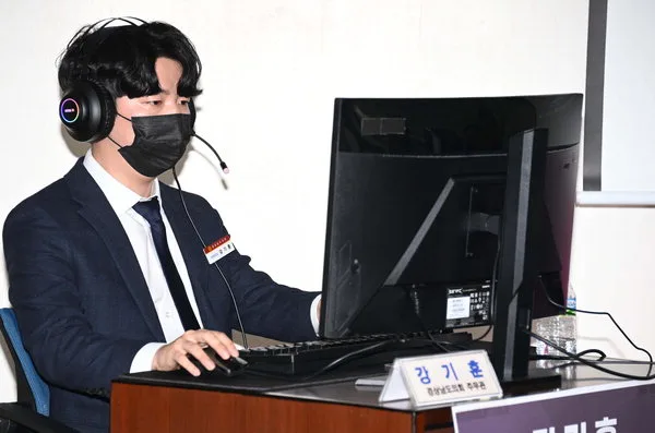 [기사] 프로게이머에서 속기사로... "제 손 빠르죠?"